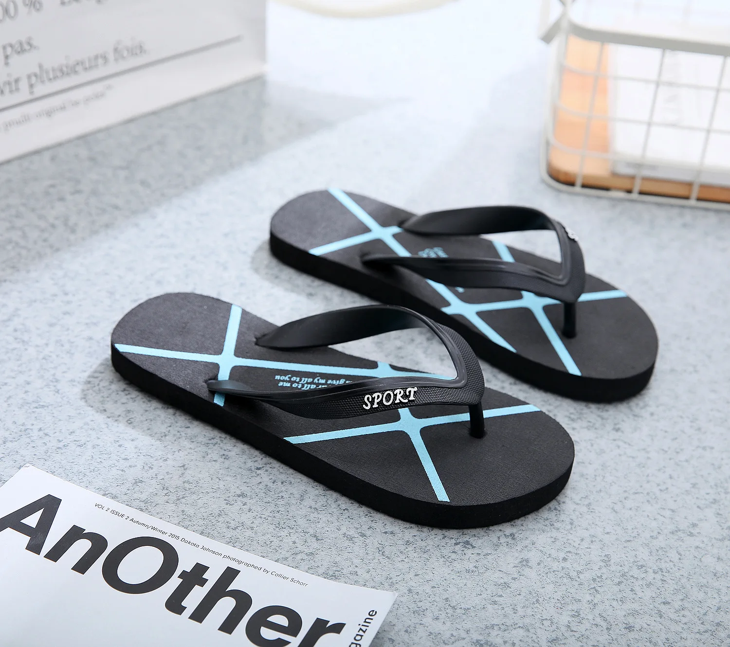 

Летние мужские тапочки, уличная Нескользящая пляжная обувь, быстросохнущие шлепанцы на плоской подошве, легкая мягкая обувь из ЭВА