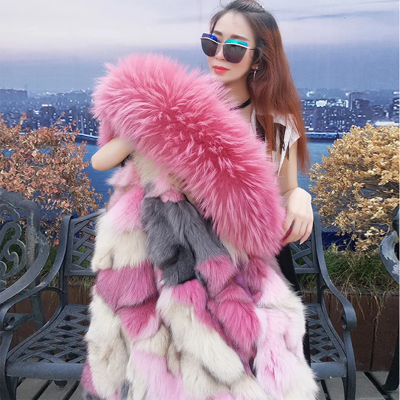 Женская длинная парка на лисьем меху с большим капюшоном из меха енота |