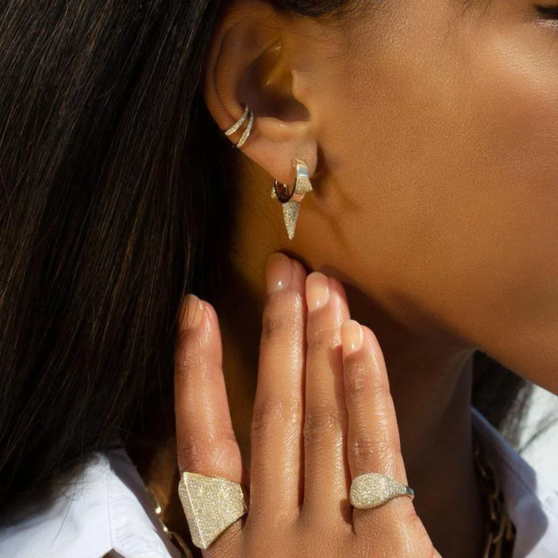 2023 Прямая поставка, серьги-кольца золотого цвета с белым кубическим цирконием, милые крошечные серьги с выложенным камнем для девочек, женщин, ювелирные изделия для вечеринки, подарок