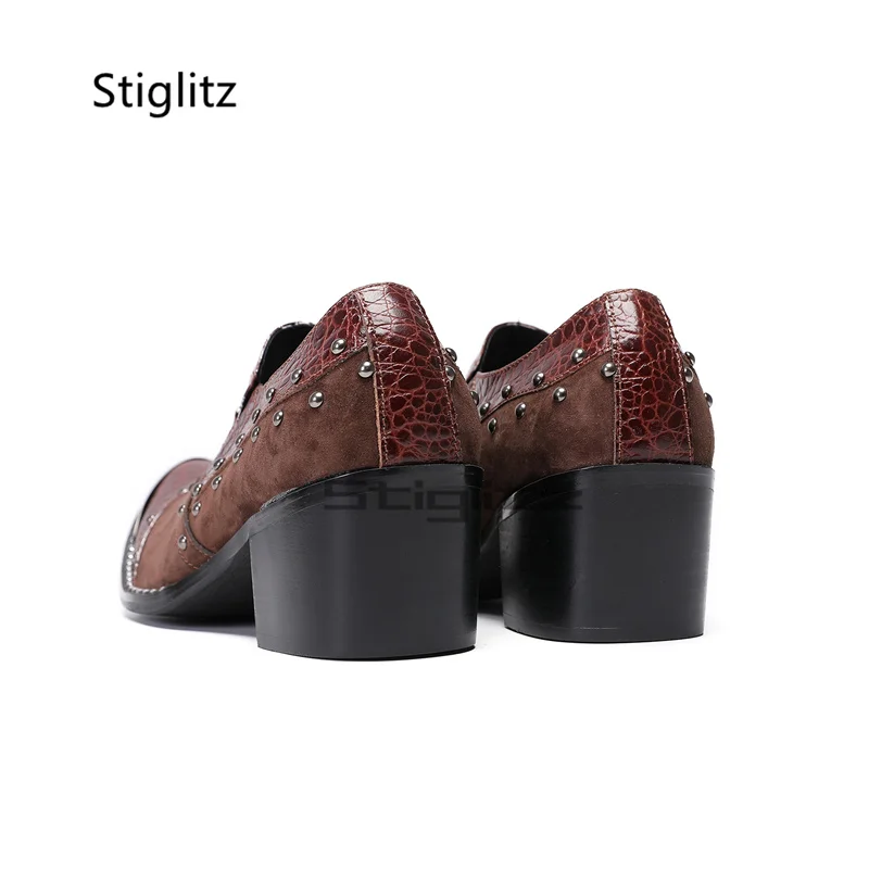 Мужские модельные туфли на высоком каблуке с металлической пряжкой из