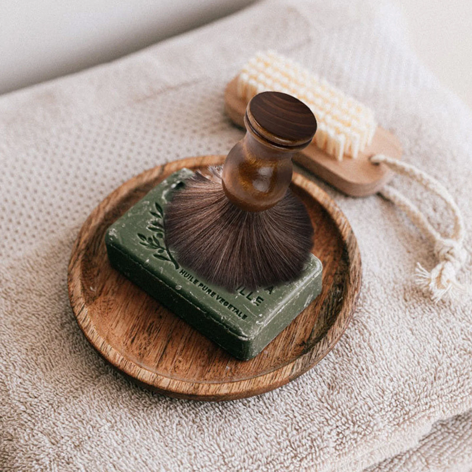 Рисунок 3 - Мужская щетка для бритья с деревянной ручкой