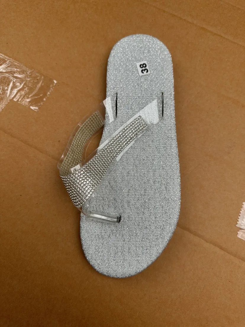 2023 New Large Size Slippers Women Flats Shoes Summer Rhinestone Beach Slippers Fashion Shiny Flip-flops Open Toe Shoes