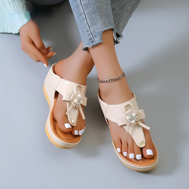 New In Retro Ladies Slippers Summer New Beaded Pearl Buckle Flowers Decorative Fashion Women's Shoes Women's Wedge Beach Shoes