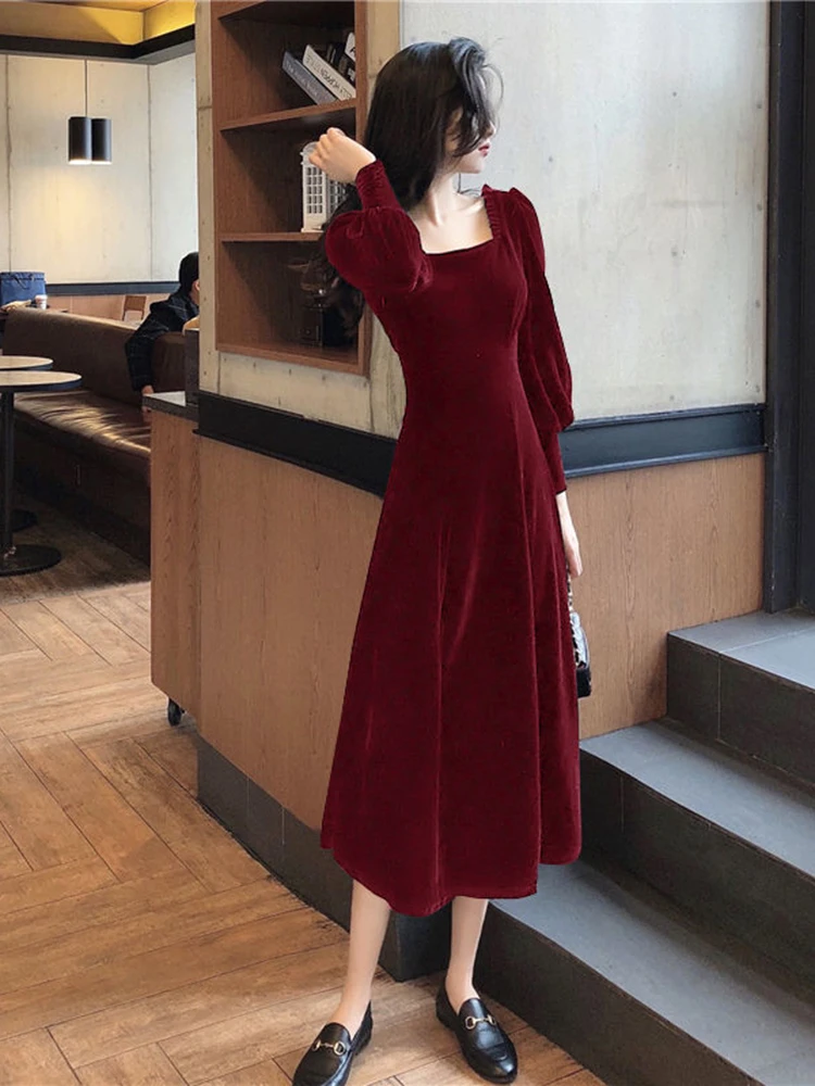 Женское бархатное платье с длинным рукавом и квадратным вырезом