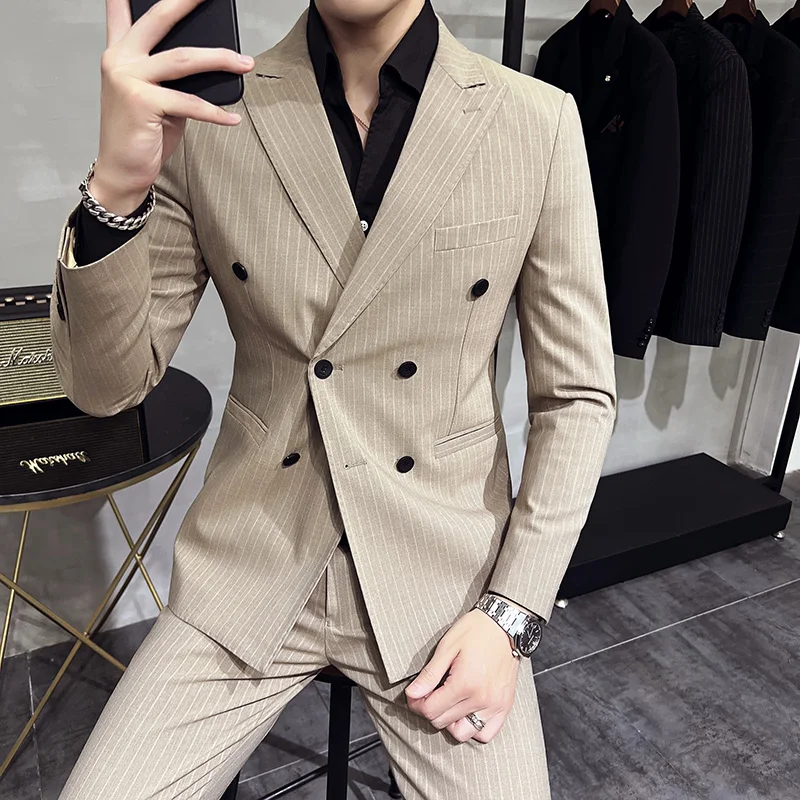 

Four seasons high quality (suit + waistcoat + trousers) Korean version of the British solid colour business suit thre pieces set