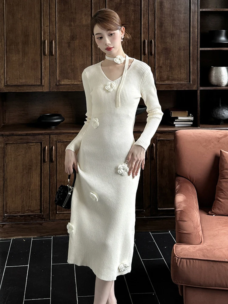 Женское трикотажное платье-свитер с V-образным вырезом