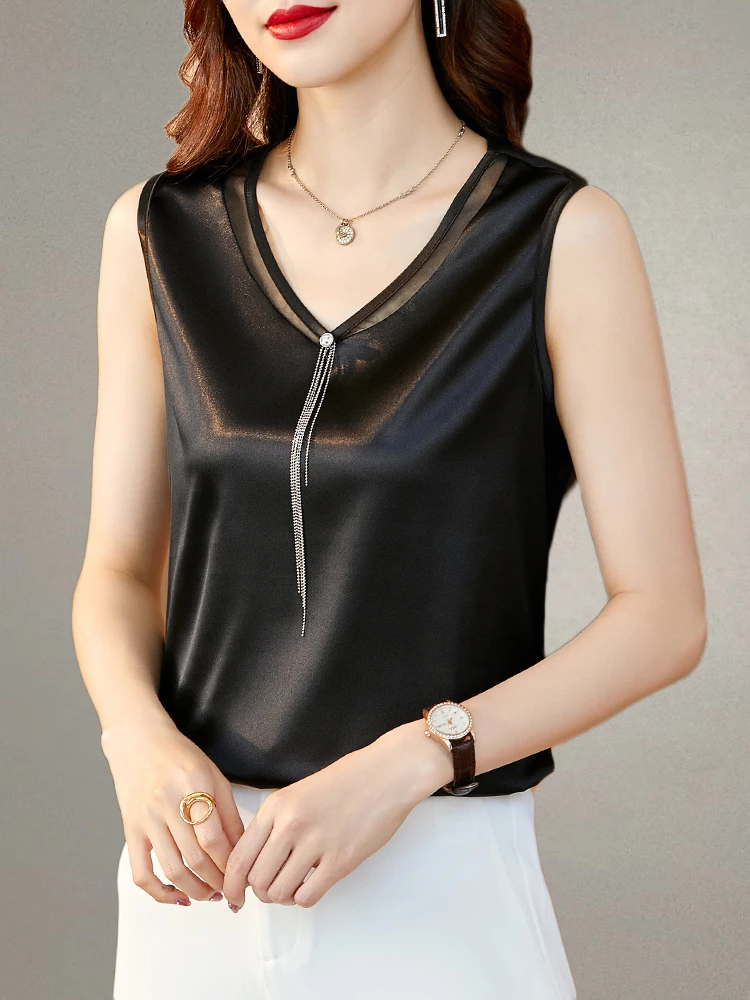 

Топ женский атласный на бретельках с V-образным вырезом и кисточками