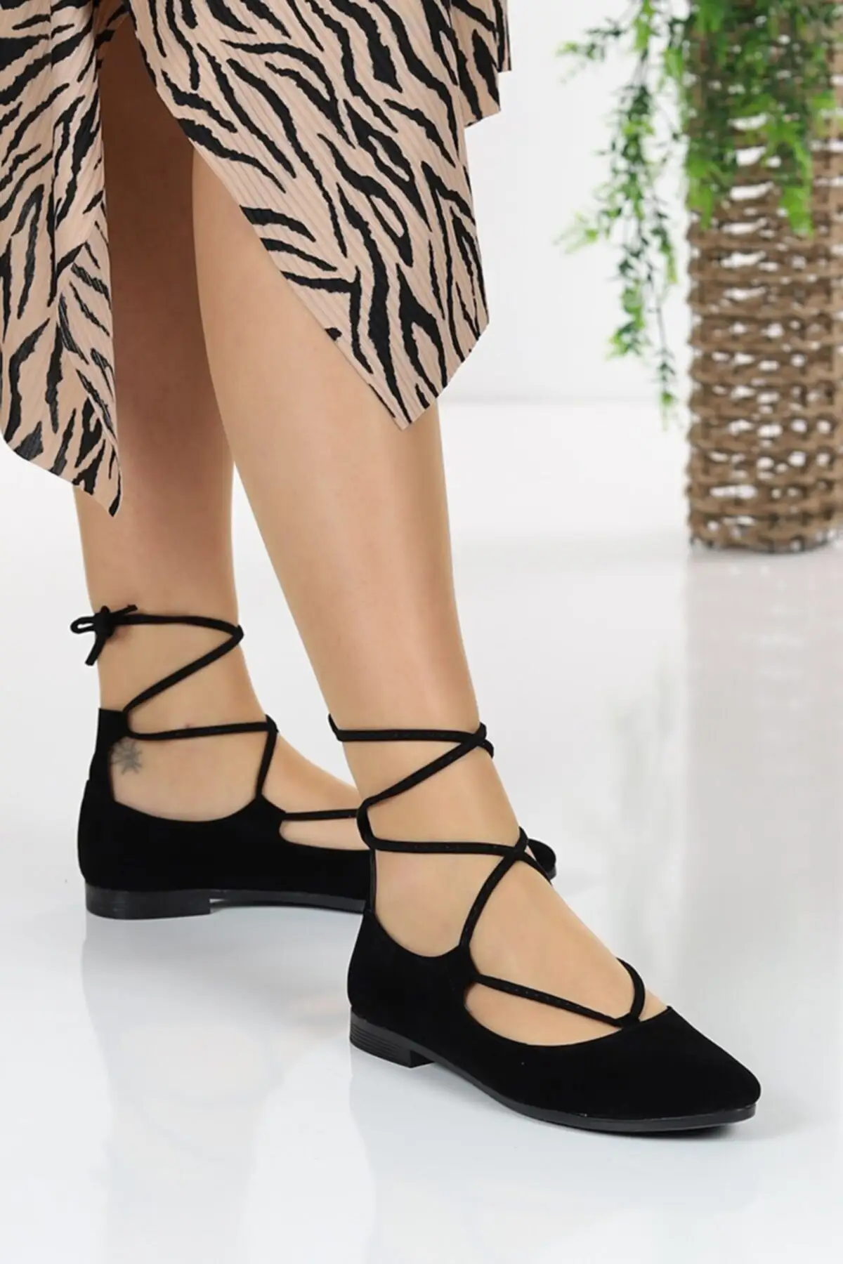 

Women Flats Shoes Black Suede Lace-Up Fashion Flats For Ladies Casual Shoes Elegant Flat Summer Footwear