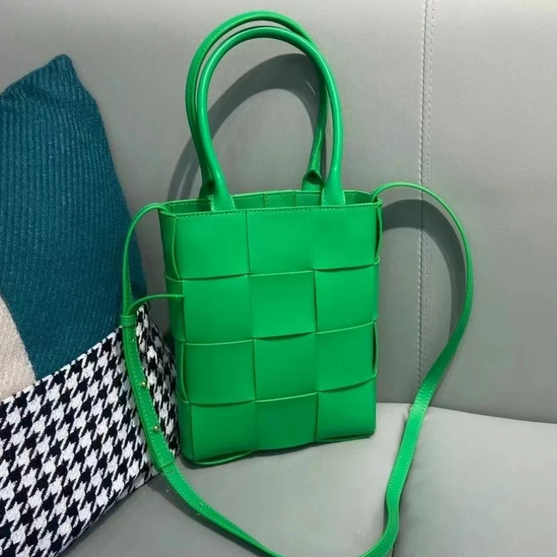 2022 New Woven Handbag Genuine Leather Large Capacity One Shoulder Messenger Bag Fashion All-match Hand Basket Bag Female