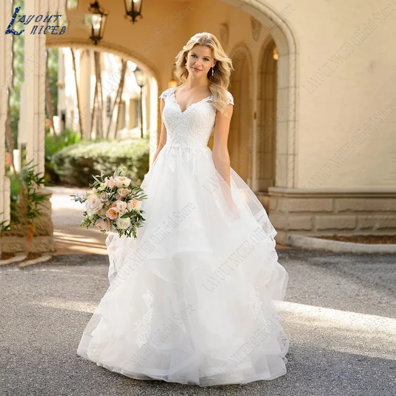 Купи LAYOUT NICEB Appliques V-Neck Wedding Dresses For Women Cap Sleeves Bride Gowns Princess Tulle Backless vestidos de novia playa за 7,180 рублей в магазине AliExpress