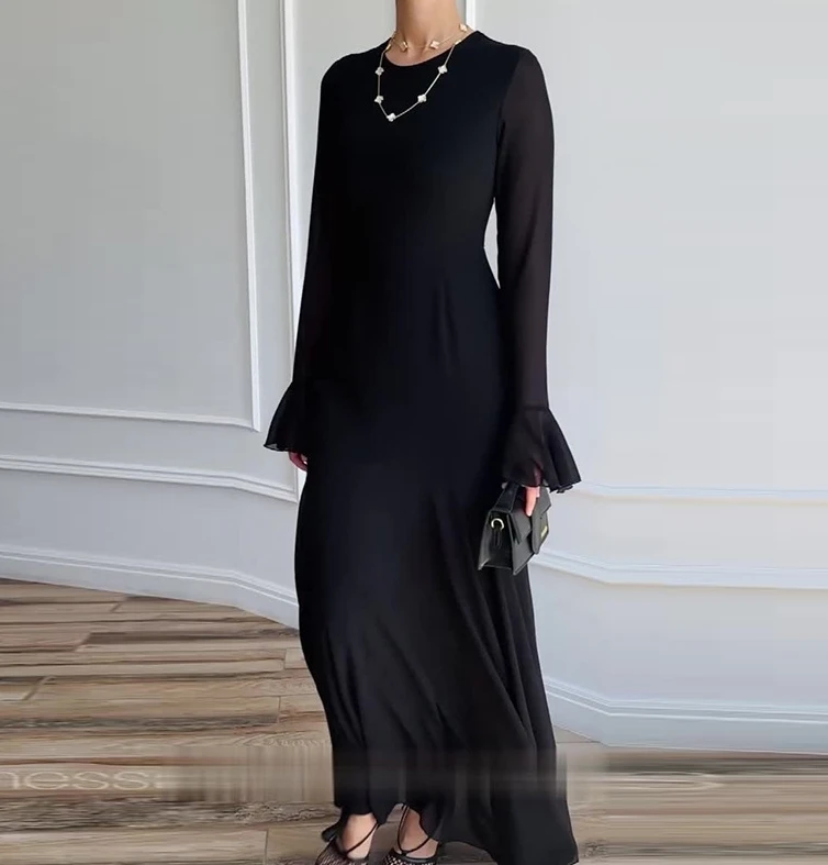 Женское однотонное платье с круглым вырезом и расклешенными рукавами элегантное
