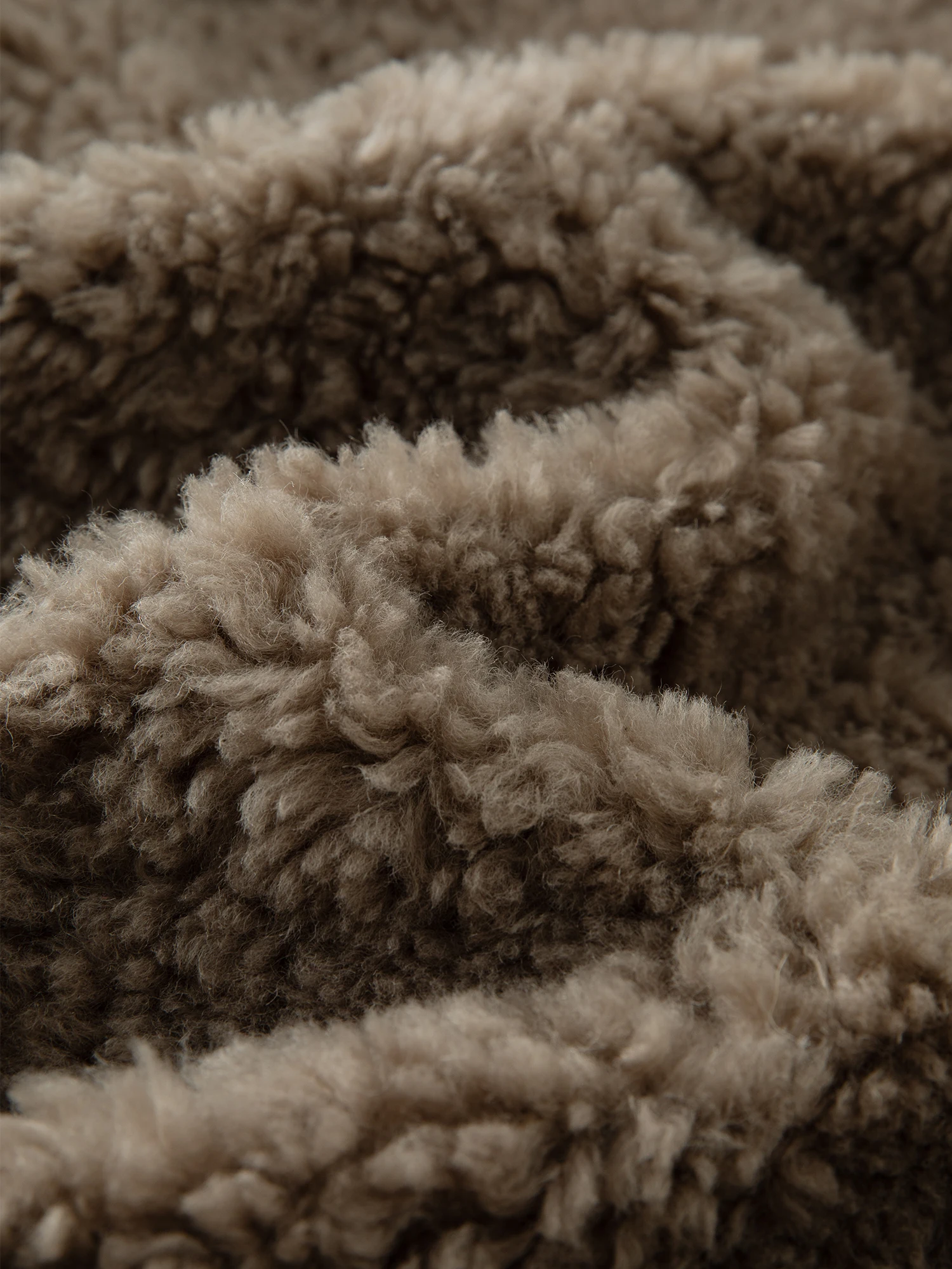 Женская теплая куртка из 100% шерсти с V-образным вырезом