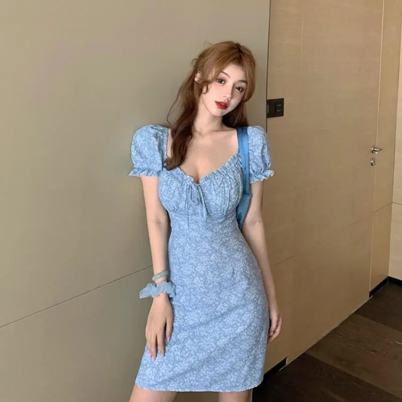 

2022 Summer New French Niche Net Red Dew Collarbone Square Collar Platycodon Skirt Waist Broken Flower Dress Women Za Fashion