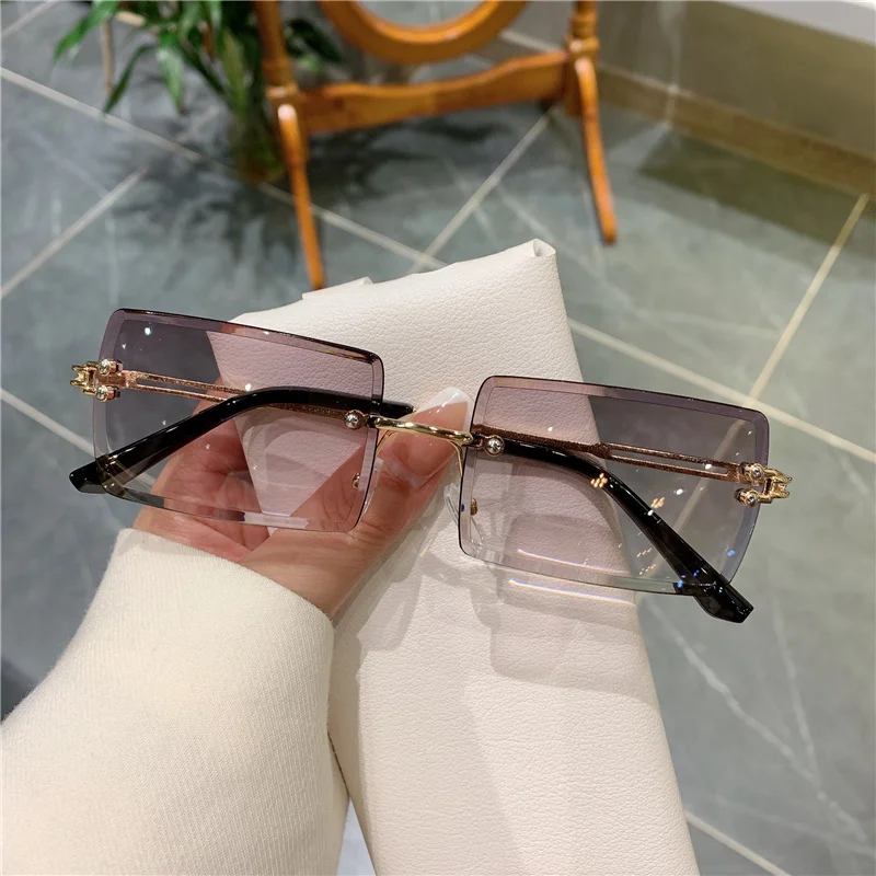 

Square Frameless Clip Shades For Women Wholesale Retro Vintage Designer Fashion Sunglasses For Women And Man Alloy Golden Car