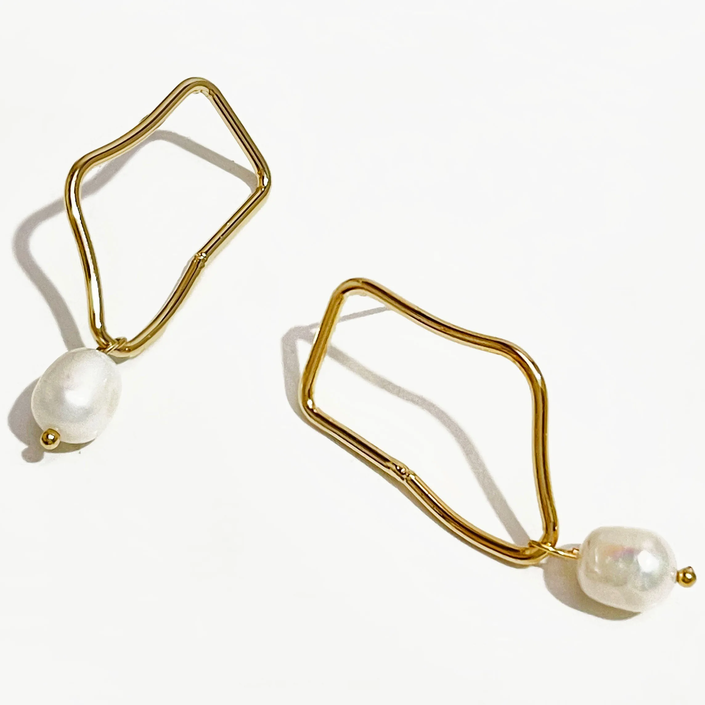 

Peri'sbox Dainty 14K Gold Plated Irregular Hollow Natural Freshwater Pearl Dangle Earrings for Women Wedding Jewelry Gifts Idea