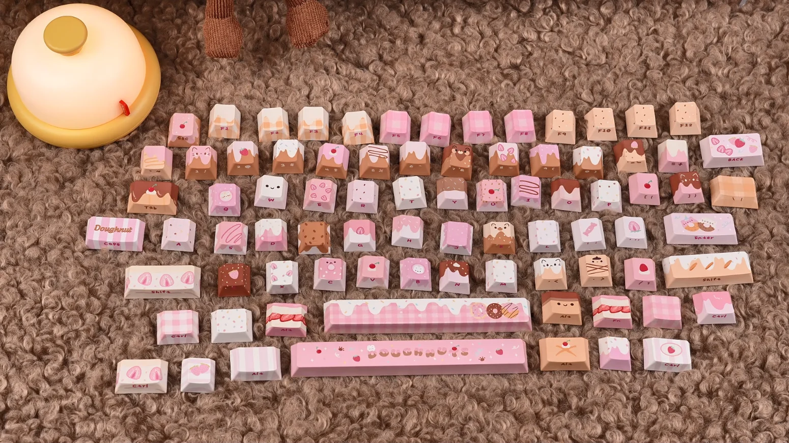 Фото KiiBOOM Dough Fluff Keycap 144 (MOA)/143 (вишня) 5-сторонние клавиши с сублимационной краской для 60%/65%/75%/TKL/полноразмерной механической клавиатуры №1
