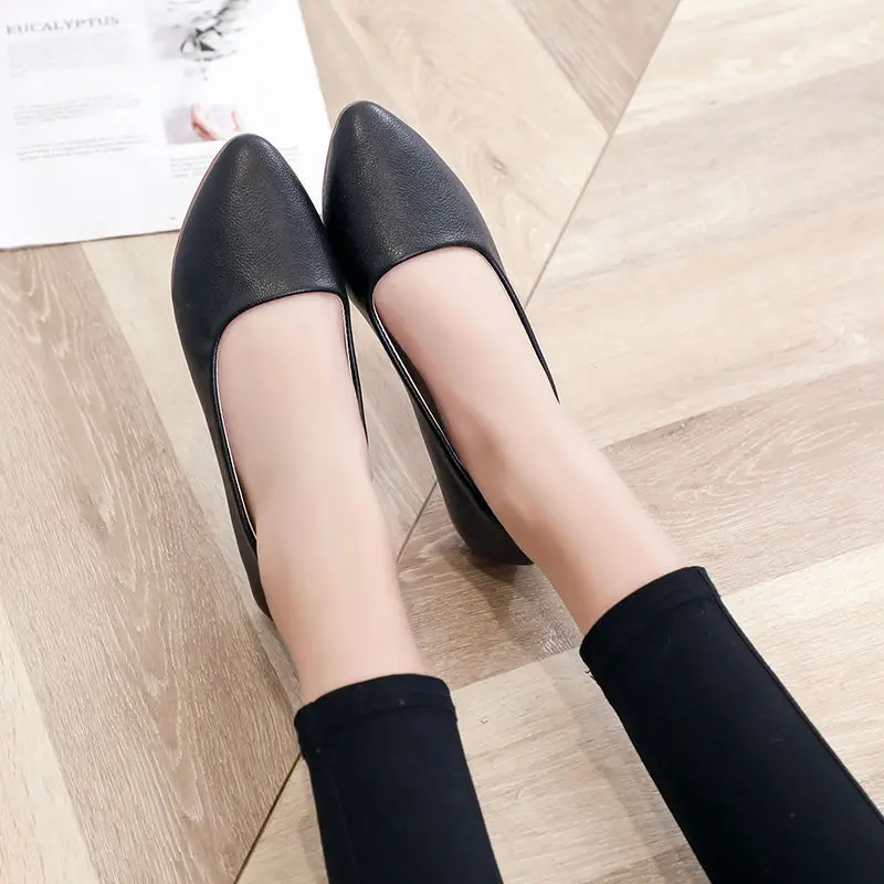 Spring Women's Shoes Comfortable leather shoes Flat Shoes Fashion Soft Bottom Work Shoes Female Casual Slip on Footwear Loafers