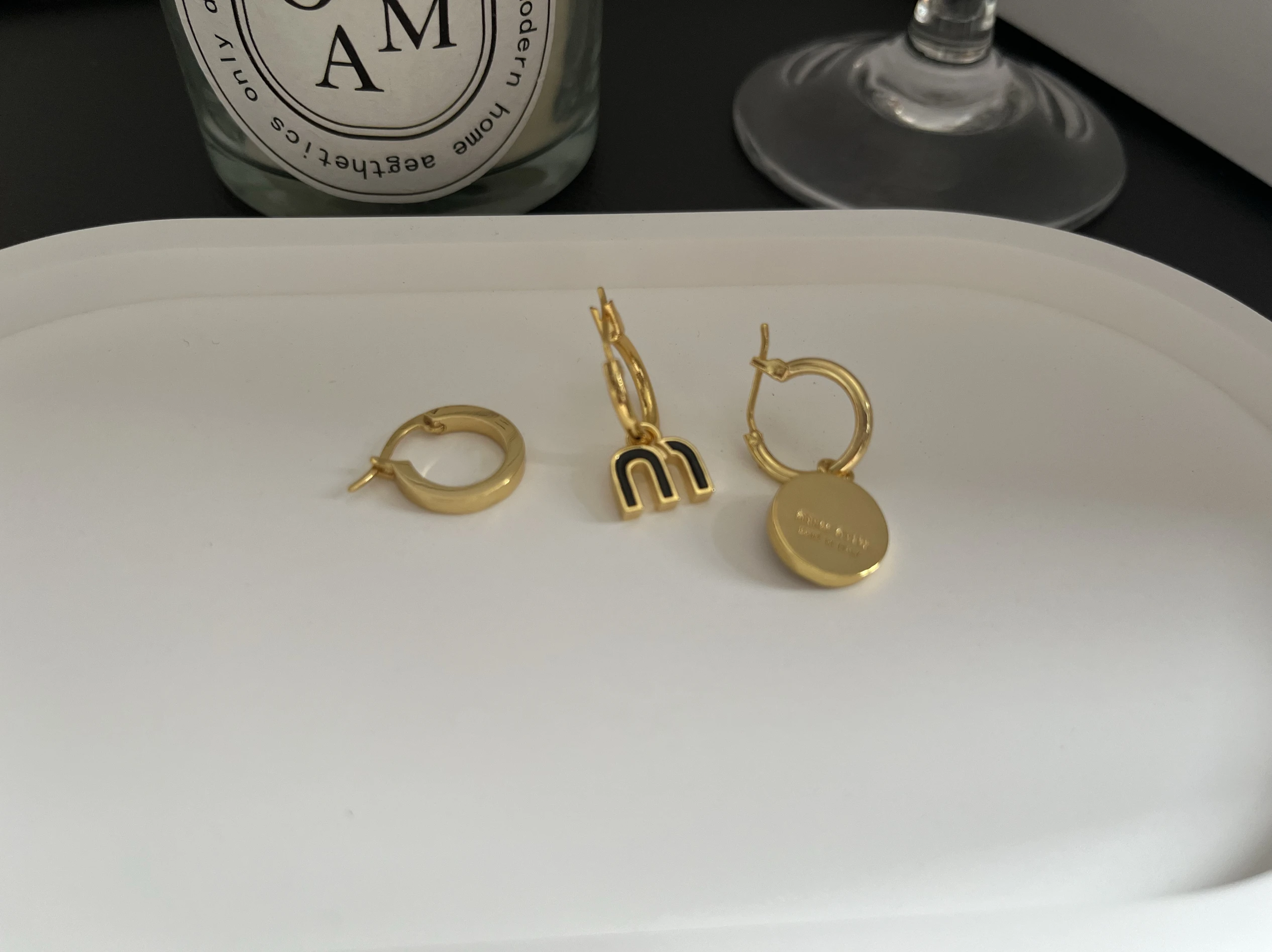 Новинка 2024 женские серьги с эмалированной глазурью и буквами M легкие роскошные