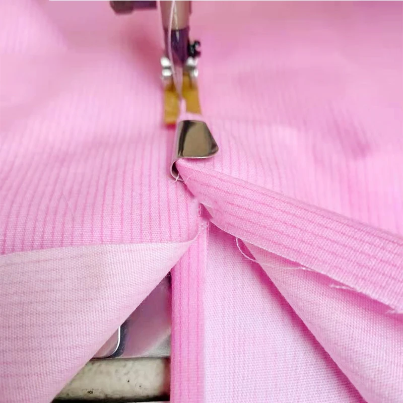 

Presser Foot of Flat Car Sewing Machine Synchronous group sewing tool for double needle car flat car of flat seam cylinder