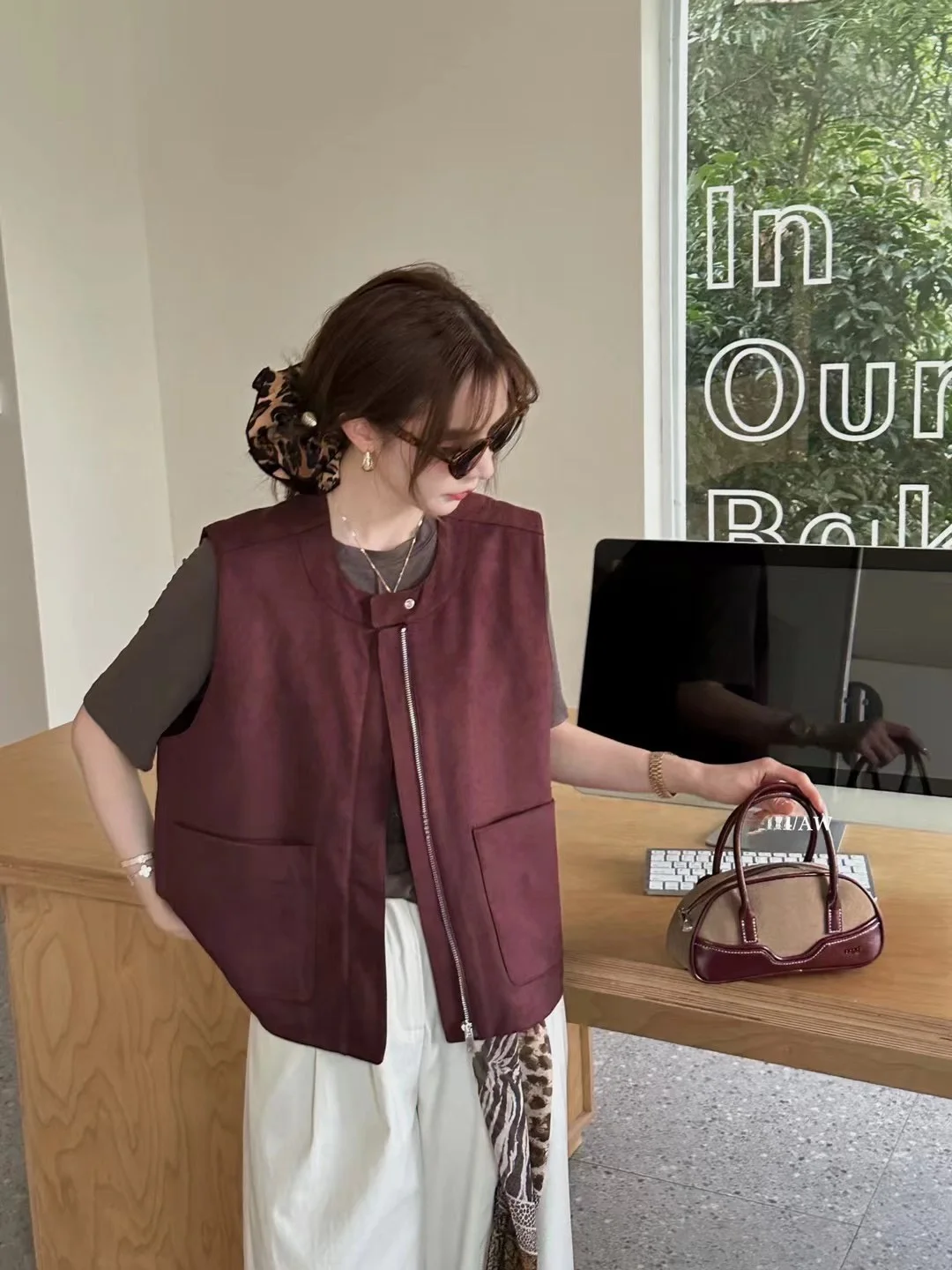 Короткий замшевый жилет Dongdaemun из Южной Кореи утягивающий красный без рукавов Ankela