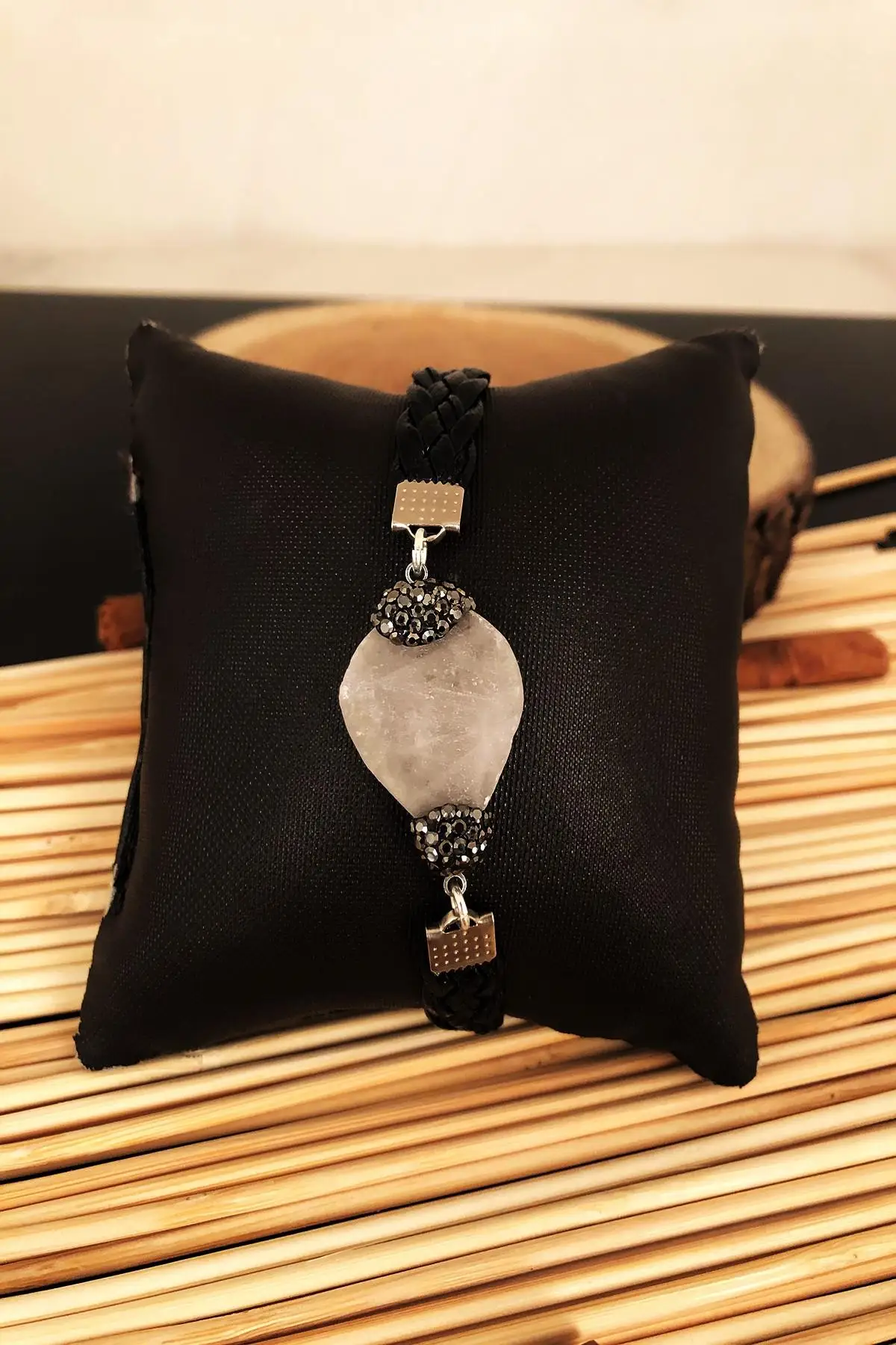 

Natural stone Handmade Quartz Stone Bracelet Ktdr71