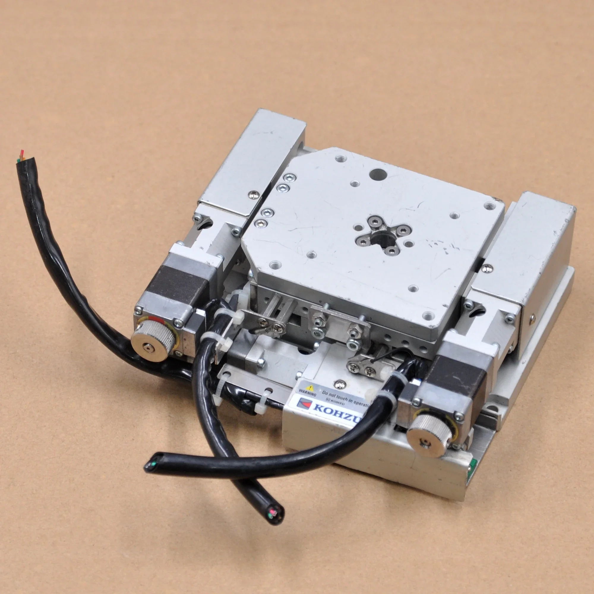 

KOHZU YRA-070 XYR ось с трехмерной аппликацией в виде 70*82 мм оптический Электрический Высокая точность перемещения тонкой настройки слайд из алюминия