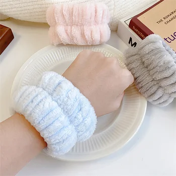 Moisture-Proof Reusable Wristband 4