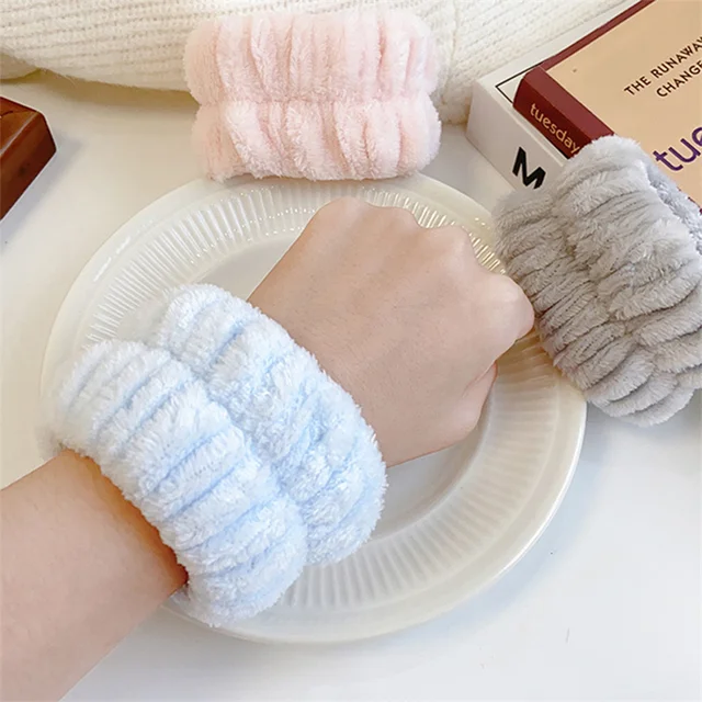 Moisture-Proof Reusable Wristband 4