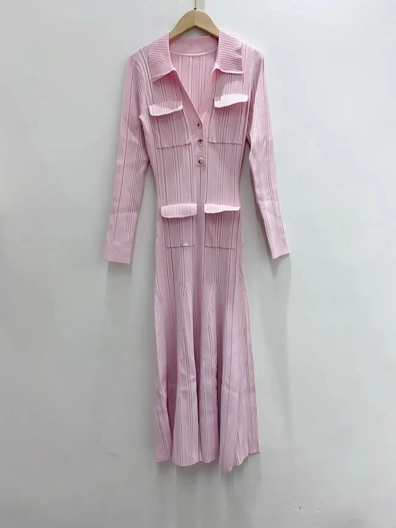 Женское розовое трикотажное платье средней длины для пожилых людей модное