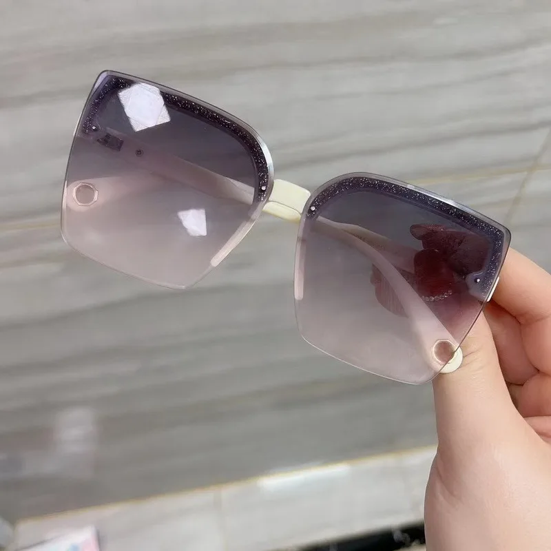 

2023 New Fashion Lady Oversize Rimless Square Bee Sunglasses Women Men Small Glasses Gradient Sun Glasses Female UV400