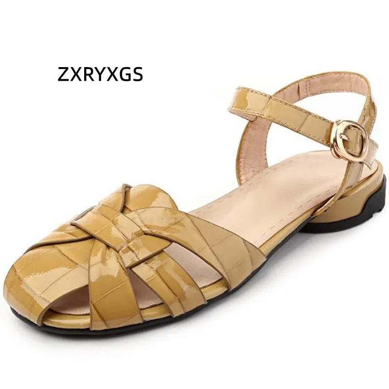 

2022 Summer Korean Style Patent Leather Cowhide Sandals Fashion All-match Low-heeled Sandals Comfort Large Size Women's Sandals