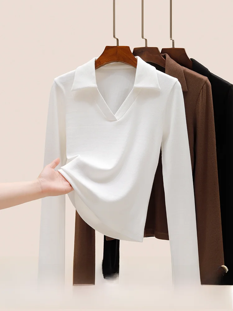 Женский трикотажный топ с V-образным вырезом на раннюю осень