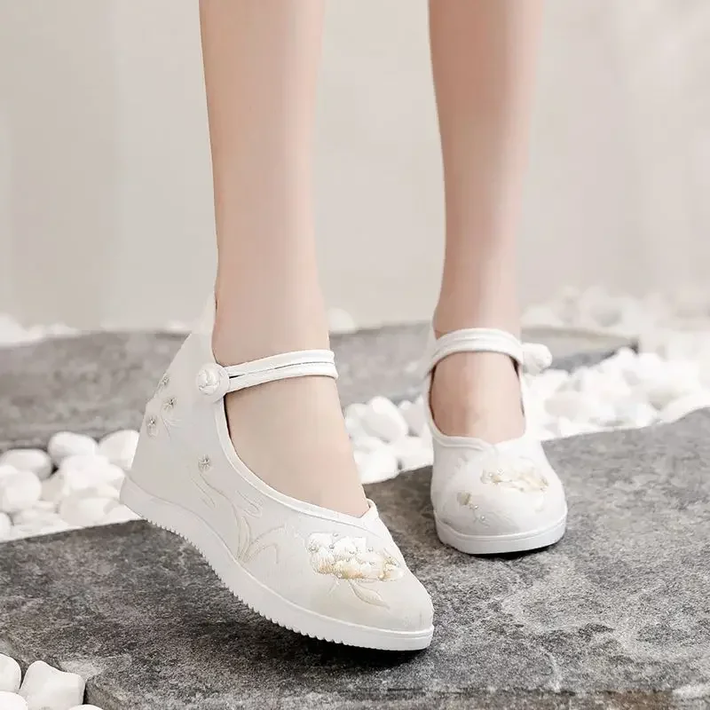 

High Heel Embroidered Shoes Heightening Dance Shoes Women's Sabot Hanfu Silver Casual Chinese Traditional Woman Summer 2023 Shoe