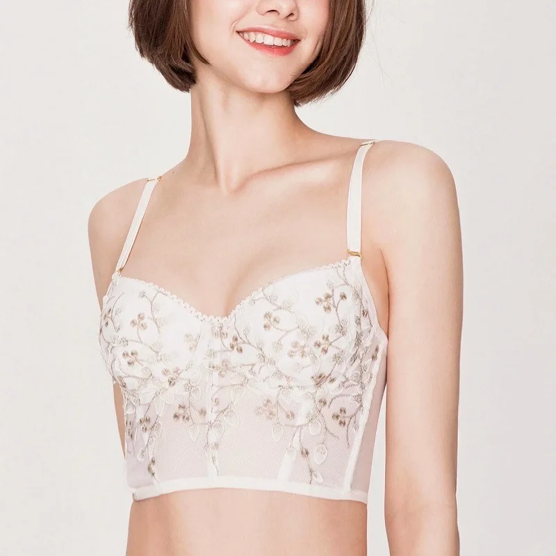 

Комплект женского кружевного нижнего белья с чашками пуш-ап и регулируемыми бретелями