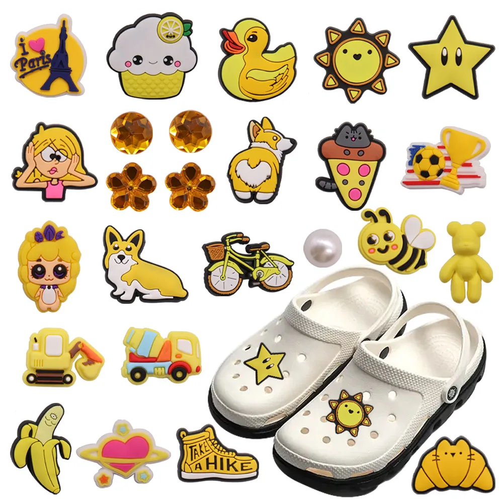 

Mix 50Pcs PVC Buckle Clog Car Dog Star Croissant Paris Girl Cake Pizza Bear Banana Croc Jibz Fit Wristbands Garden Shoes