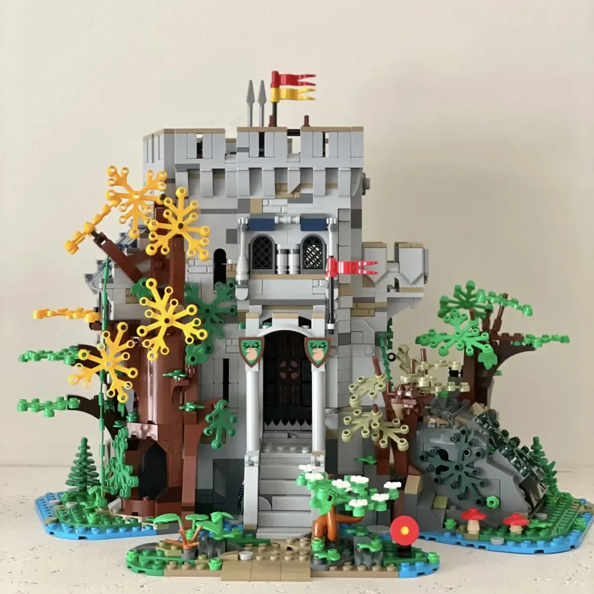 

В наличии 1928 шт. MOC 910001 Европейский средневековый замок в лесу, строительные блоки, креативные идеи, кирпичи, игрушка для детей, рождественский подарок