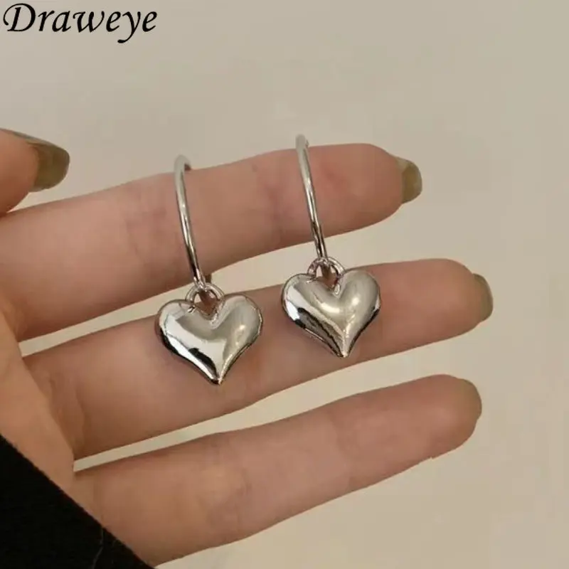 

Draweye Jewelry for Women Metal Heart Korean Fashion Vintage Elegant Drop Earrings Y2k Hot Simple Pendientes Mujer