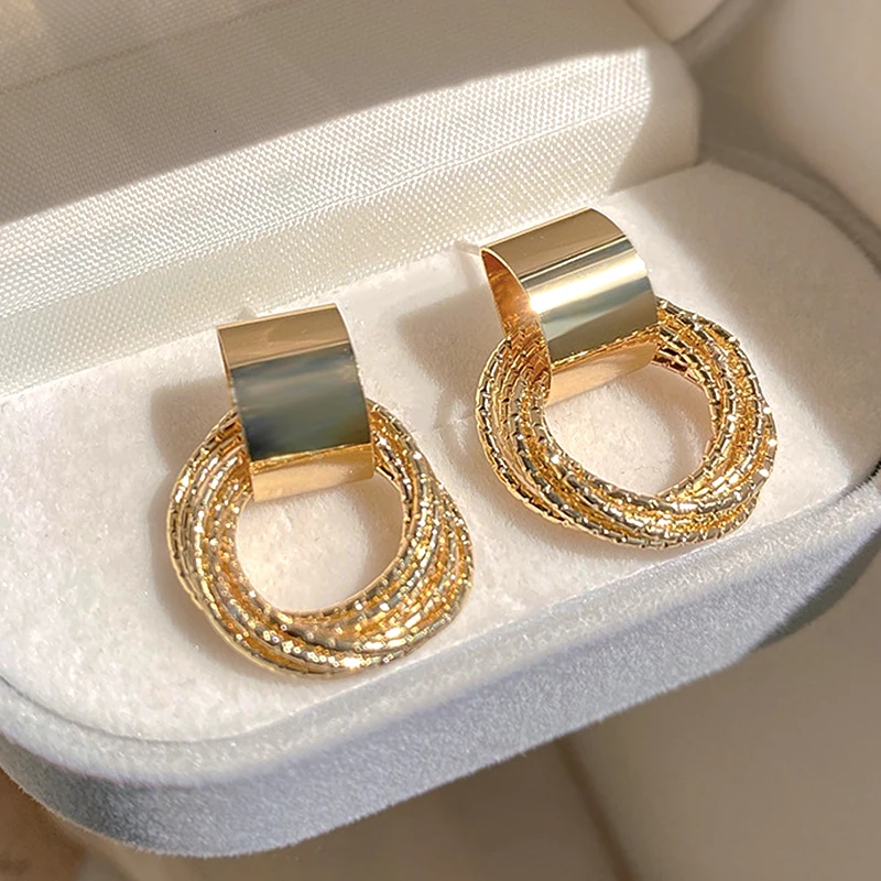 

Женские серьги-кольца из серебра 925 пробы, с фианитом