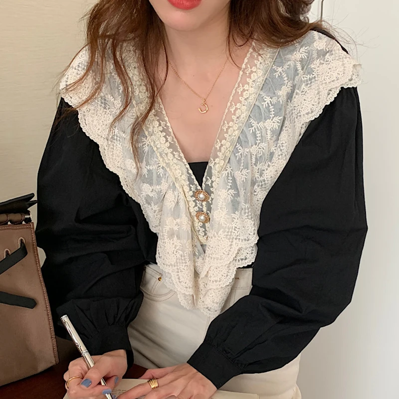 

J GIRLS Women Shirt 2021 Autumn Korea Simple Ladies Retro Palace V-Neck Lace Stitching Pearl Buckle Loose Puff Sleeve Blouses