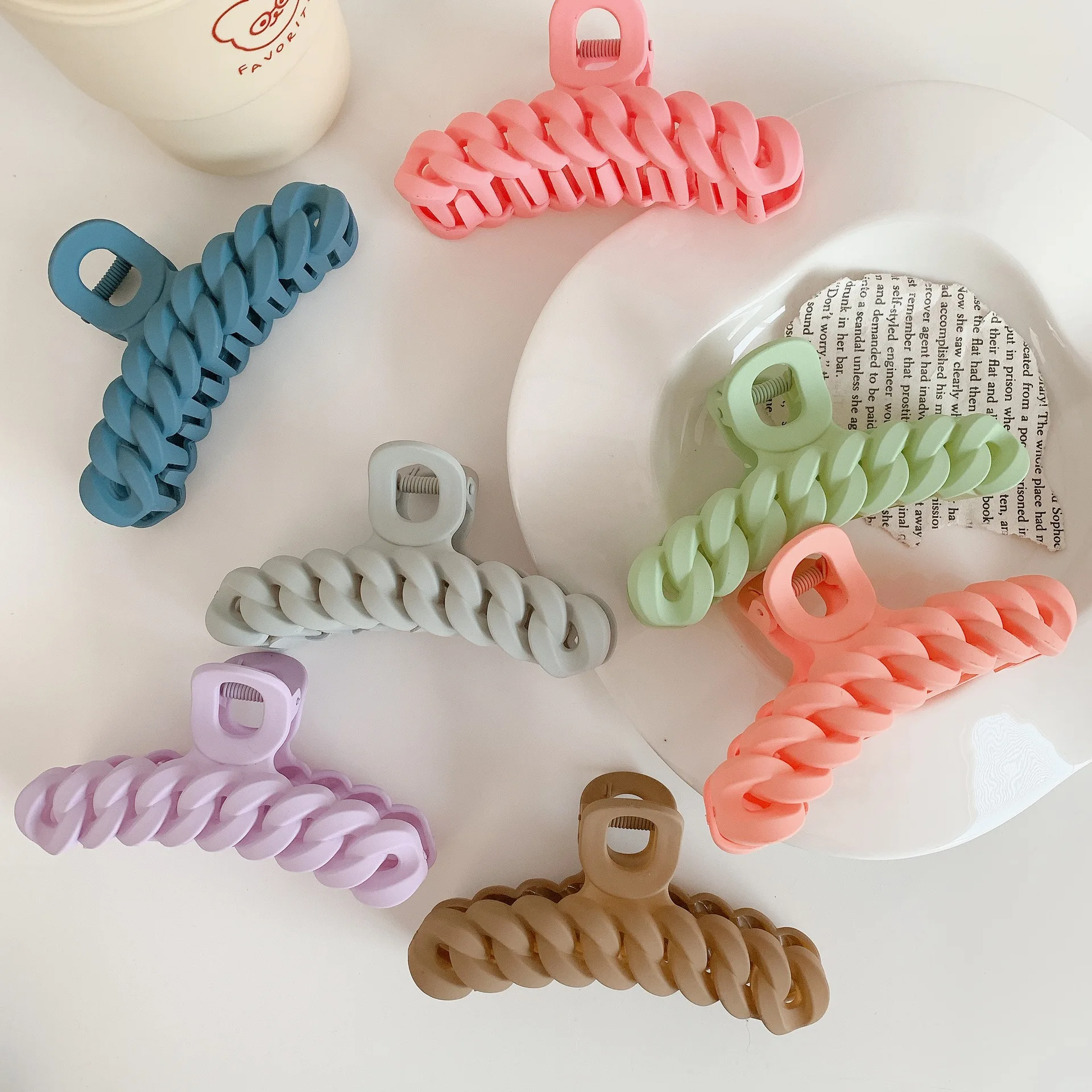 

Sweet Candy Color Twist Acrylic Hair Clip Hairpin Korean Hair Accessories For Women Girls Grab Clamps Hair Claw Barrettes