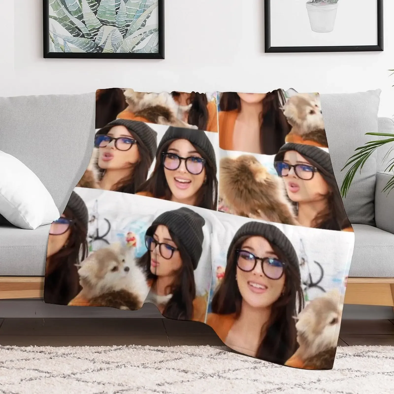 Фото Уютный плед Sssniperwolf Cozy Collage, теплый фланелевый плед для дивана, кресла, спальни №2