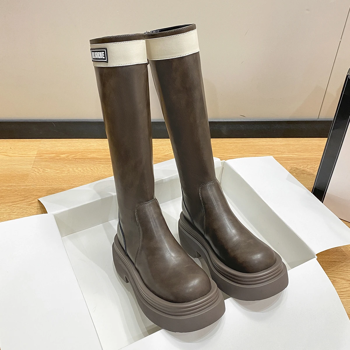 

2023 Women's letter boots