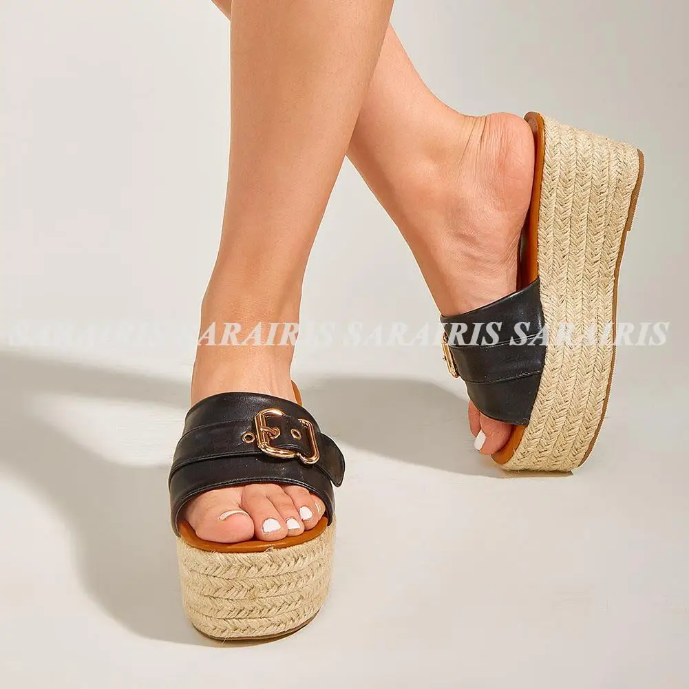 

2022 Fashion Summer Straw Slide Sandals Chunky Platform High Heels Comfort Metal Decoration Women Leisure Outdoor Wedge Slippers