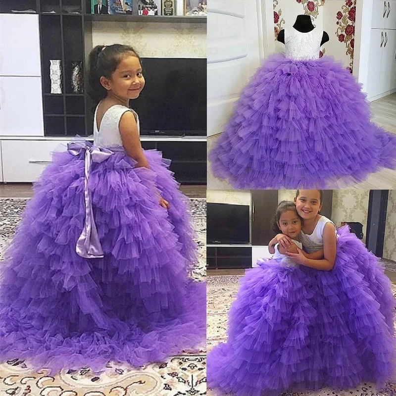 

Hot Sale Tiered Tulle Flower Girl Dress For Wedding with Appliques V-Back Sweep Train Vintage Little Girls Pageant Gowns Longo