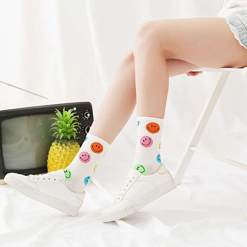 4Pari/Lot Fashion Big Smile Face Women Socks Cotton Creative Personality Pure Color Funny Socks for Ladies