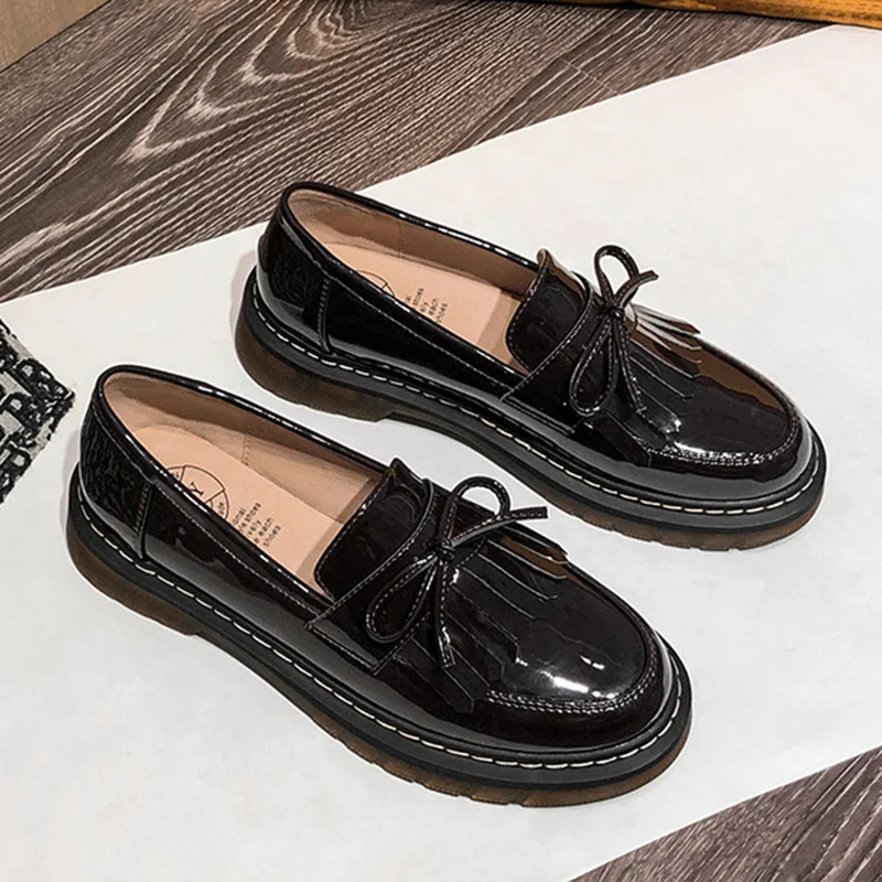 Женские туфли-оксфорды на плоской подошве черные кожаные лоферы без застежки с