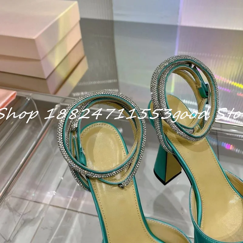 Рисунок 3 - Женские босоножки на платформе и высоком каблуке