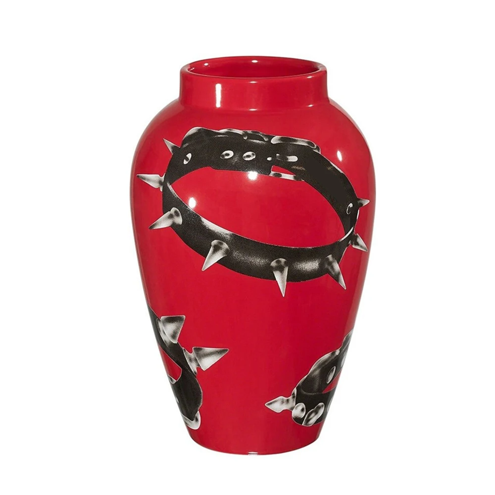 

Керамическая ваза красная