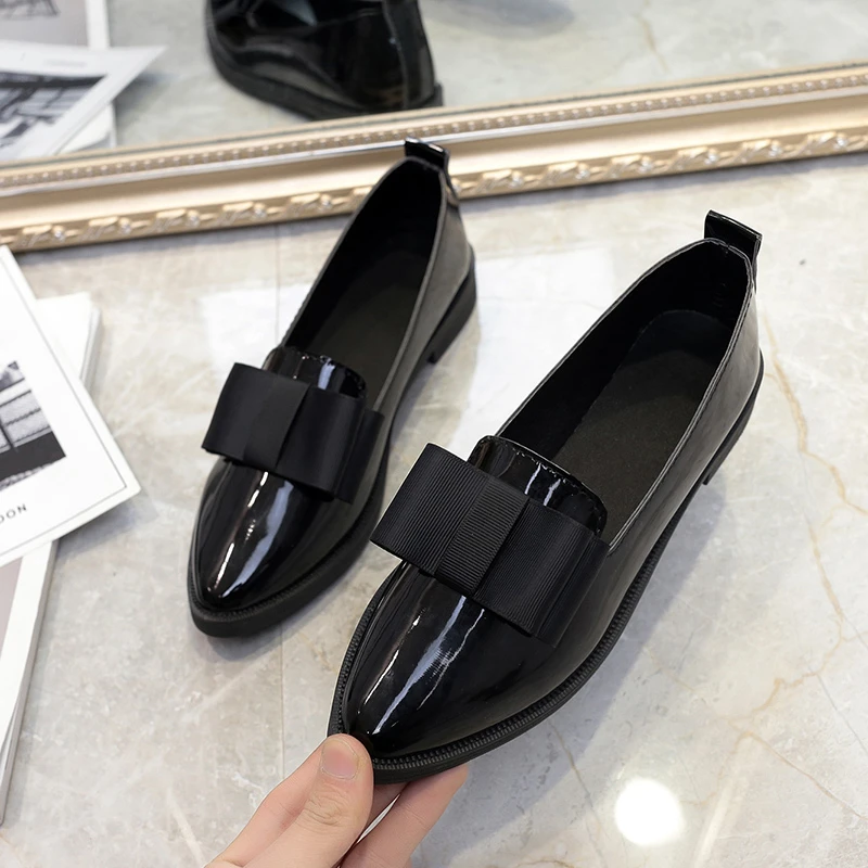 

Spring Apartments Women Shoes Bowtie Moccasins Patent Leather Low Heel Women Slip on Women Shoes Pointed Toe Thick Heel