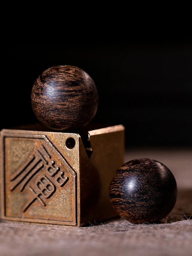 

Простая цепочка на ключицу Qi Nan Agarwood, бусины россыпью в виде раковины